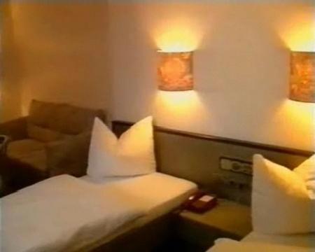 Hotel Merkur Garni Τσβικάου Εξωτερικό φωτογραφία